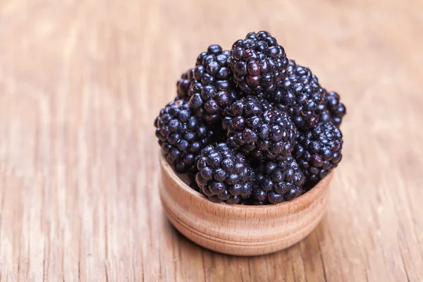 Blackberrys freschi in una ciotola — Foto Stock