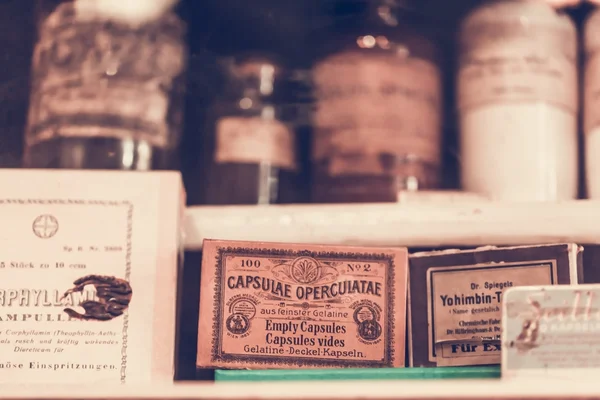 Medikamente aus alten Zeiten — Stockfoto