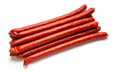 Tütsülenmiş sosisler yakın plan beyaz izole edilmiş arka plan