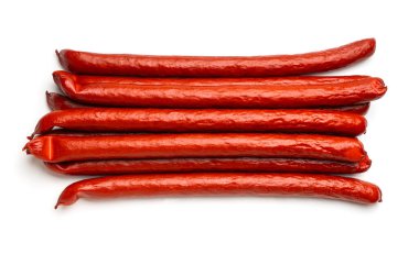 Tütsülenmiş sosisler yakın plan beyaz izole edilmiş arka plan