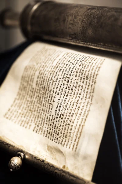 Onverpakt Torah scroll zilver — Stockfoto