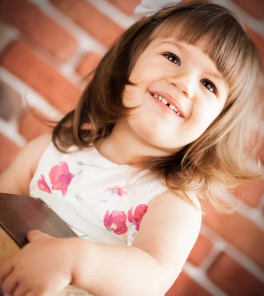 Smiling little girl — Stock Photo, Image