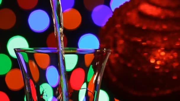 Rozlití sklenici šampaňského — Stock video