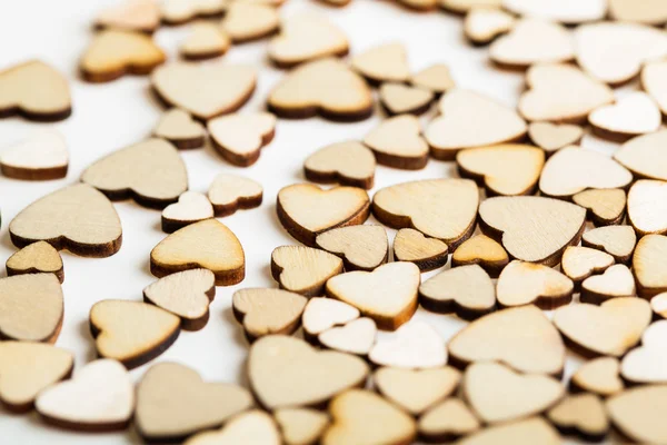 Fondo de pequeños corazones de madera — Foto de Stock