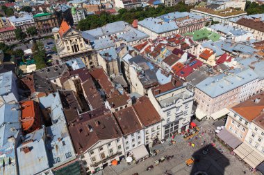 Yaz aylarında kentsel peyzaj