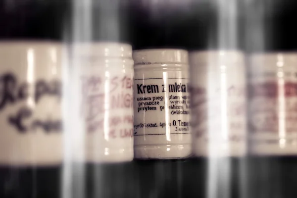 Médicaments vintage en petites bouteilles — Photo