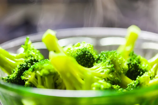 Heiß gekochter Brokkoli in Nahaufnahme — Stockfoto