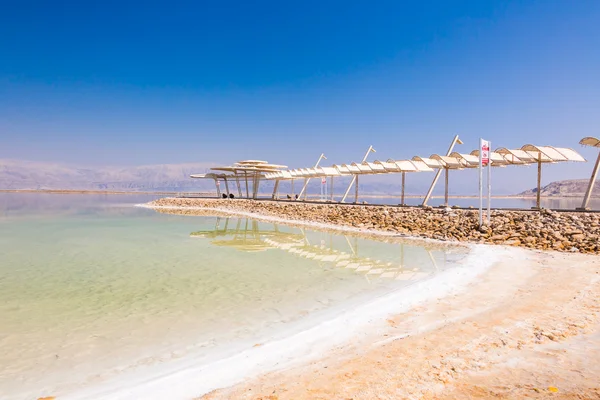 Liggande döda havet kusten — Stockfoto