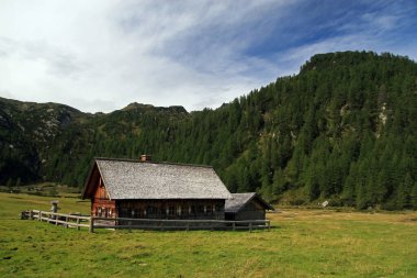Ursprungalm village is at an altitude of 1,610m, in Steirische Kalkspitze in the Schladminger Tauern, Austria
