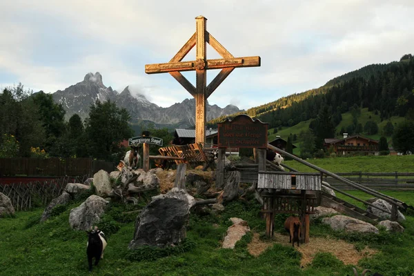 Cross Hill Tauern Mountains Austria Imagen de stock