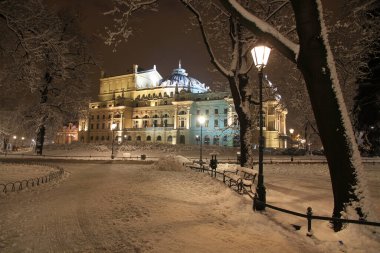 Juliusz Slowacki Tiyatrosu Krakow Eski Şehir Bölgesi 'nde gece, kış zamanı, Polonya