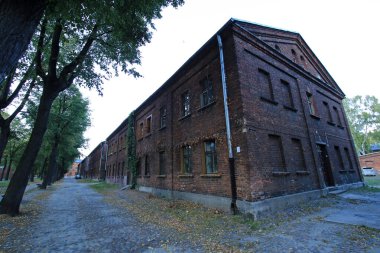 Polonya 'nın Ksiezy Mlyn kentindeki eski tarihi işçi evleri