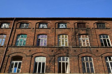 Piotrkowska bölgesindeki eski tarihi fabrika binaları, Lodz, Polonya