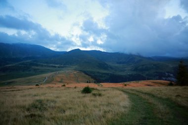Romanya 'nın Rodna Dağları' nda gün batımında