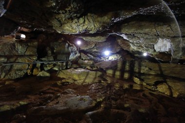 Romanya 'nın Bucegi Dağları' ndaki Ialomita Mağarası