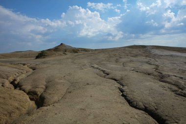 Romanya 'nın Berca Çamur Volkanları bölgesinde kurumuş volkanik çamurun oluşturduğu manzara