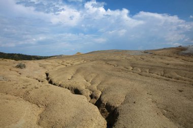 Romanya 'nın Berca Çamur Volkanları bölgesinde kurumuş volkanik çamurun oluşturduğu manzara