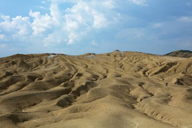 Romanya 'nın Berca Çamur Volkanları bölgesinde kurumuş volkanik çamurun oluşturduğu manzara