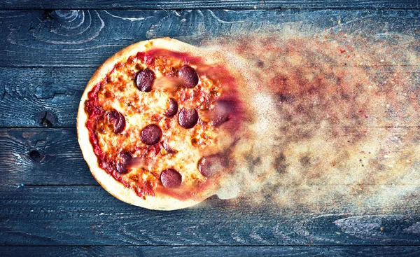 Pomidorków i Pepperoni Pizza — Zdjęcie stockowe