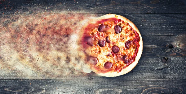 Pomidorków i Pepperoni Pizza — Zdjęcie stockowe