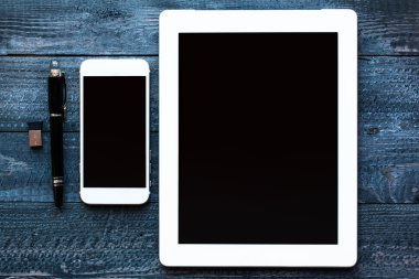 Dramatik ve karanlık ışık filtre uygulanan Office Masaüstü