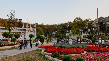 Pyatigorsk, Rusya - 15 Ekim 2020: Çiçek Bahçesi Park