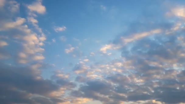 Beau Ciel Couchant Avec Des Nuages Mouvants Dans Lumière Soleil — Video