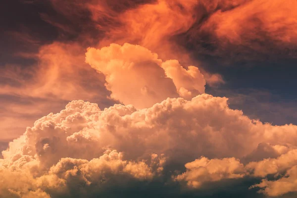 Grande Cumulo Nuvola Bianca Sul Cielo Blu Foto Colori — Foto Stock