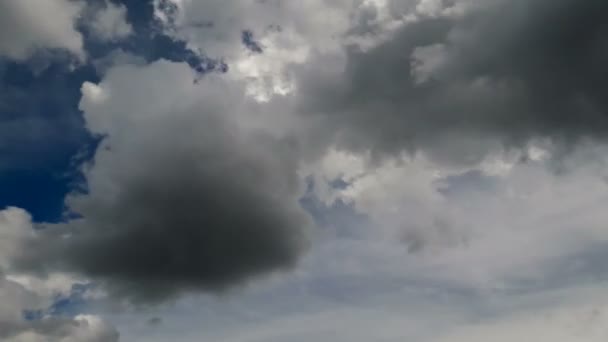 Images Temporelles Nuages Orageux Déplaçant Dans Ciel — Video