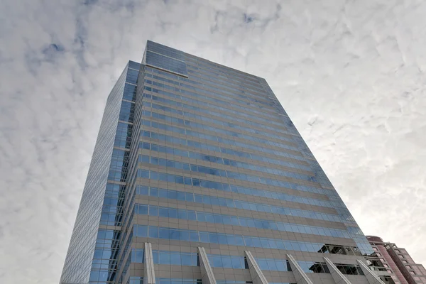 Bâtiment de bureaux en verre moderne — Photo