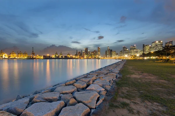 Hafen von Singapore und Skyline — Stockfoto