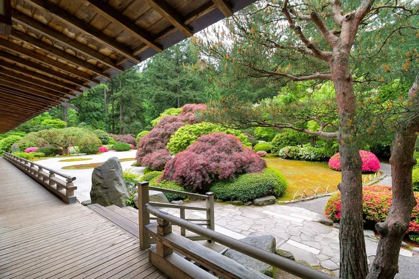 Japon bahçe Veranda üzerinden — Stok fotoğraf