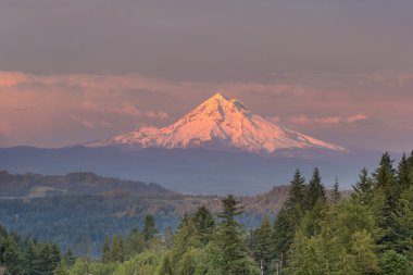 Mount Hood Alpenglow günbatımı