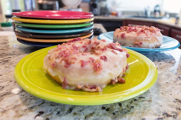 Bacon and Maple Donuts on Colorful Plates — Stock Photo, Image