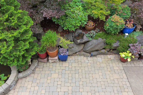 Arka bahçe veranda peyzaj genel bakış — Stok fotoğraf
