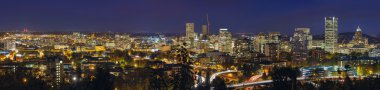 Portland Cityscape ve Otoban mavi saatte