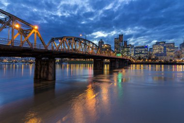Köprü'den, Portland Downtown