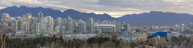 Vancouver Bc manzarası boyunca False Creek Panorama