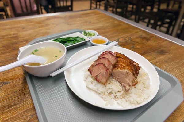 烤鸭和烧烤猪肉饭 — 图库照片