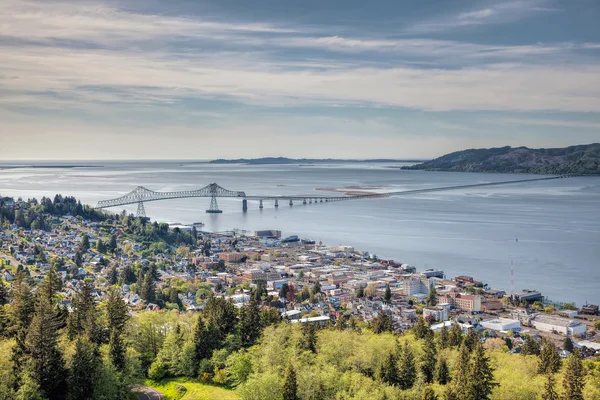 Paesaggio urbano di Astoria con ponte Astoria-Megler — Foto Stock