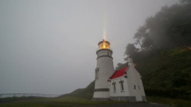 Ultra High Definition zaman atlamalı film tarihi Heceta kafa feneri Yachats Oregon 4096 x 2304 gelen ışık ışınları döner