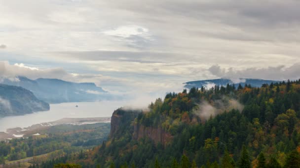 Time Lapse of Rolling White Fog over Columbia River Gorge from Women's Forum Overlook with View of Crown Point in Early Fall Season Portland Oregon — Stock Video