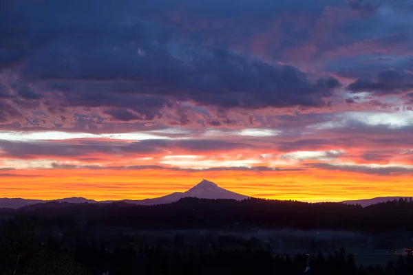 Happy Valley Oregon Mt Hood Visa soluppgång — Stockfoto