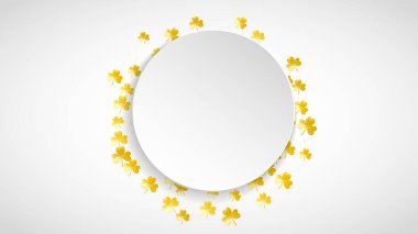 Aziz Patrick 'in yoncalı kağıt tabağı. Şanslı folyo konfetisi. Yonca yapraklarından parlak bir çerçeve. Hediye kuponları, kuponlar, reklamlar, etkinlikler için şablon. Dekoratif Aziz Patrick 'in kağıt tabak arka planı.