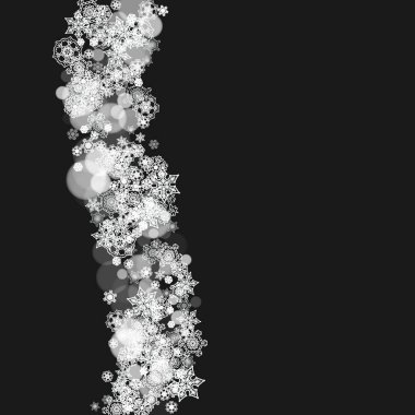 Siyah zemine düşen kar taneleri. Mutlu Noeller ve mutlu yıllar teması. Pankartlar, hediye kartları, parti davetiyeleri, ortak iltifatlar ve özel iş teklifleri için buz gibi kar taneleri.