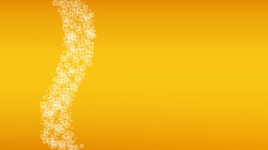 Gerçekçi köpüklü bira köpüğü arka planı. Bar ve bar tasarımı için serin sıvı içecek, afişler ve afişler. Sarı yatay bira köpüklü arka plan. Bira fabrikası tasarımı için soğuk bir bardak bira..