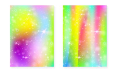 Kawaii arka planında gökkuşağı prensesi gradyanı var. Sihirli tek boynuzlu at hologramı. Holografik peri seti. Spektrum fantezi kapağı. Kawaii 'nin geçmişinde güzel kız partisi daveti için ışıltılar ve yıldızlar var..