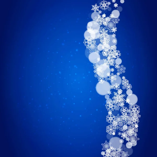 クリスマスと新年のお祝いのための雪の結晶境界 キラキラと青の背景に休日の雪の結晶境界線 バナー ギフト券 バウチャー パーティーイベントの場合 霜降り雪 — ストックベクタ