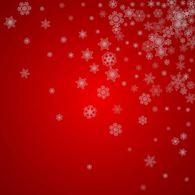 Gümüş kar taneleri ve ışıltılarla dolu bir Noel arkaplanı. Kış satışları, yeni yıl ve Noel arkaplanı parti davetiyeleri, afişler, hediye kartları, perakende teklifleri. Kar yağıyor. Soğuk kış arkaplanı.