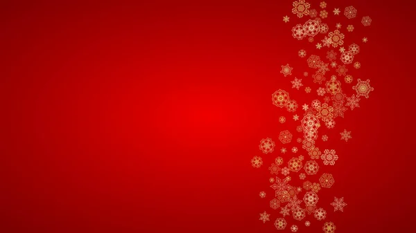 红色背景上的圣诞雪花 冬季横幅 优惠券 派对活动的水平亮丽框架 圣诞老人的颜色与金色的圣诞雪花 节日降雪 — 图库矢量图片